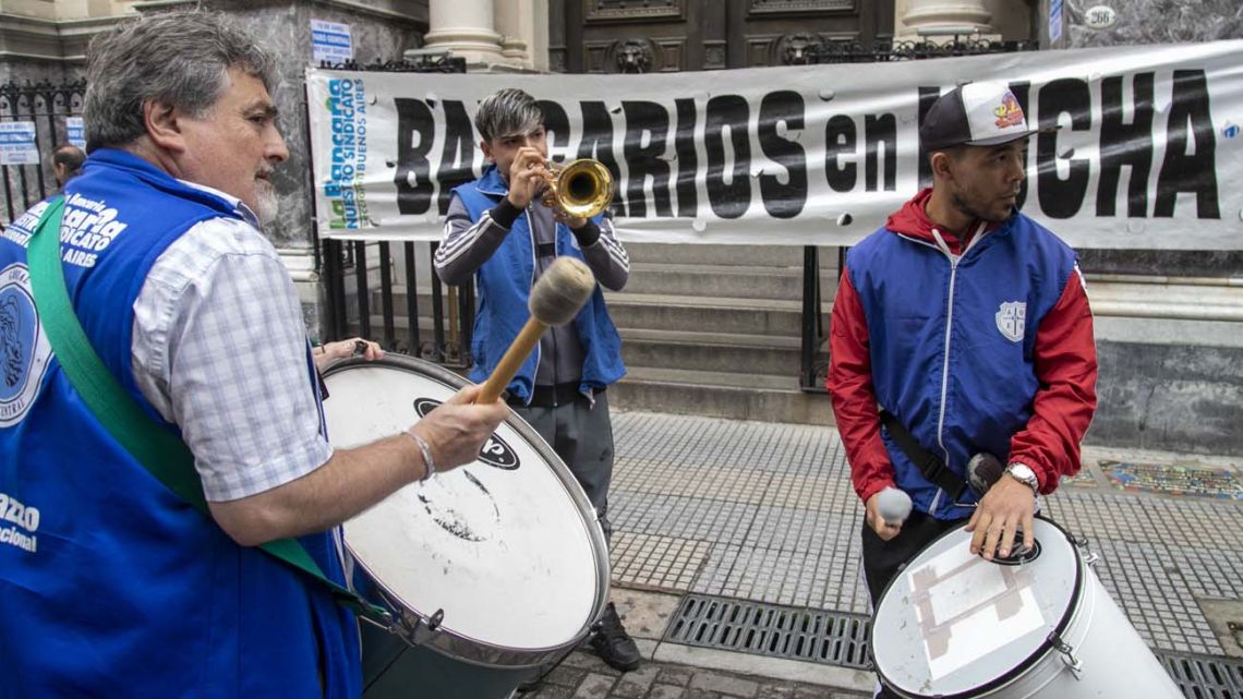 La CGT convocó a un paro general contra la reforma laboral, pero sin ...