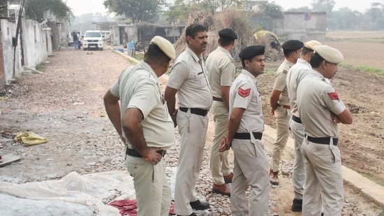 Truck driver hacked to death in UP's Sultanpur in alleged love triangle ...