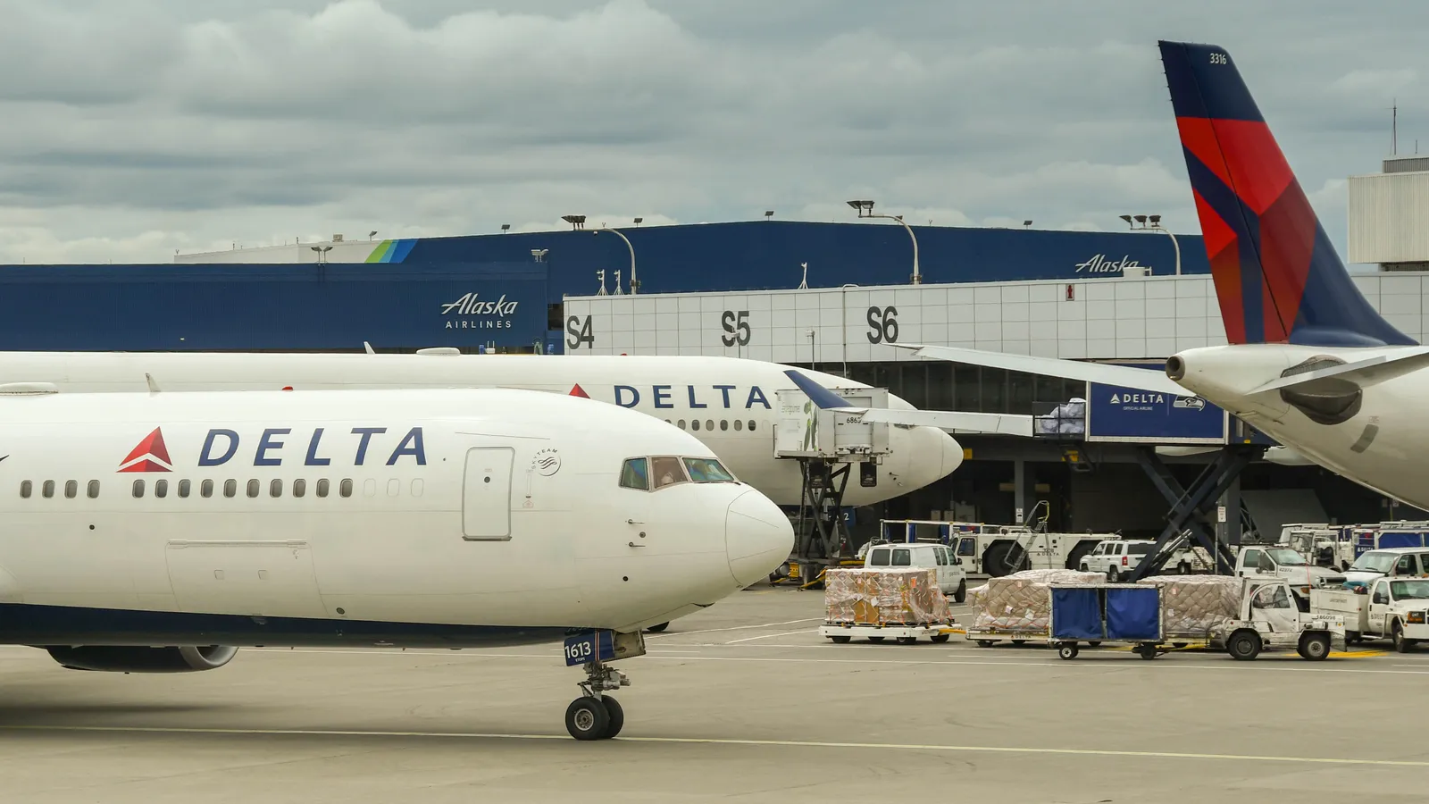 Delta Air Lines cancels hundreds of flights across seven states<br><br>