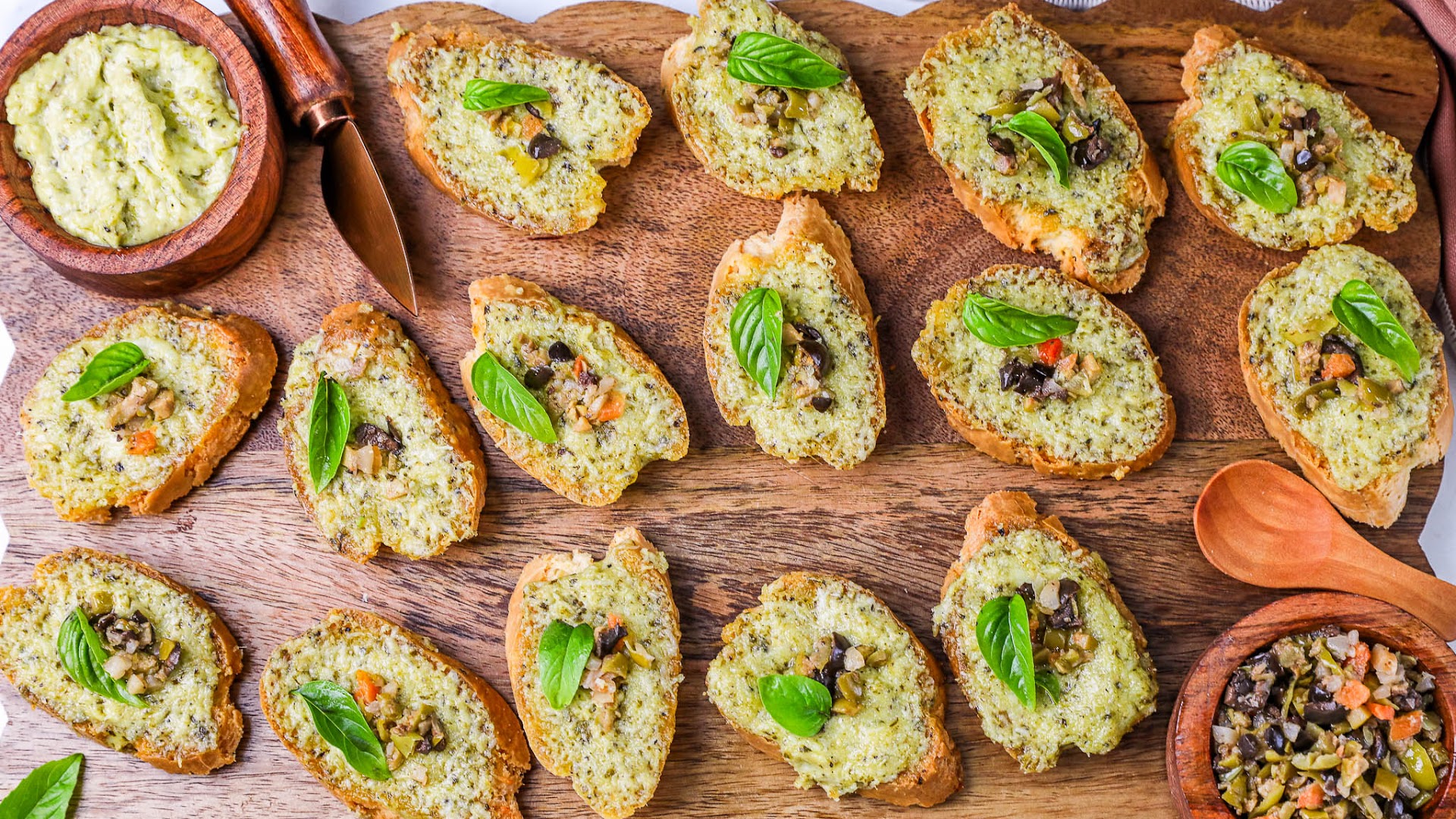 Packed with flavor, these pesto parmesan bread rounds are sure to be ...