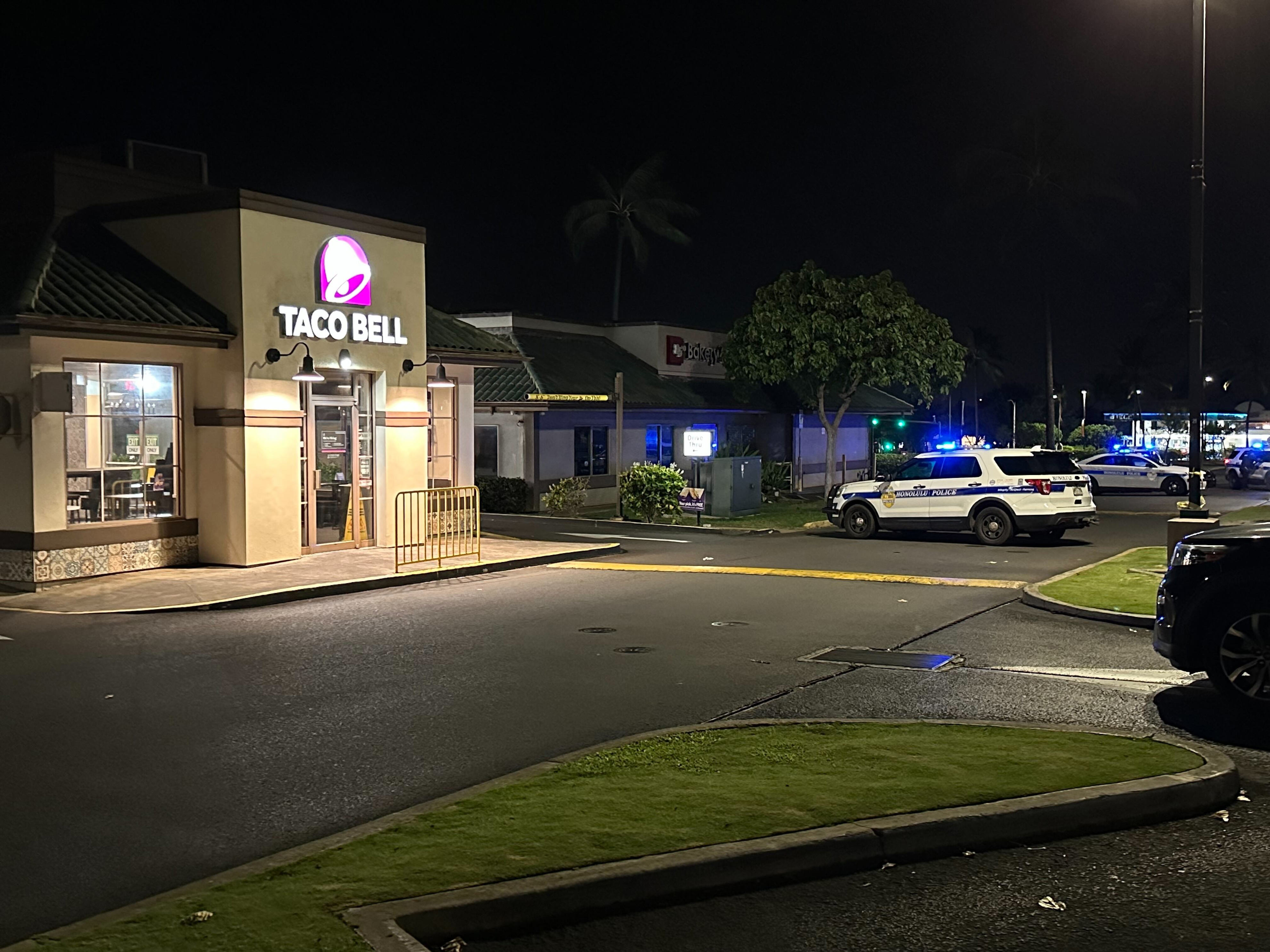 Two mainland visitors shot in Kapolei, police search for suspect