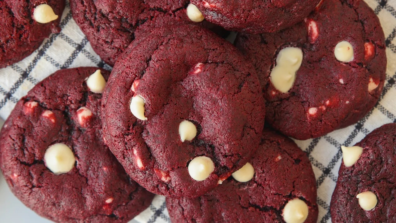 Red velvet cookies for a special night - soft, bold, unforgettable