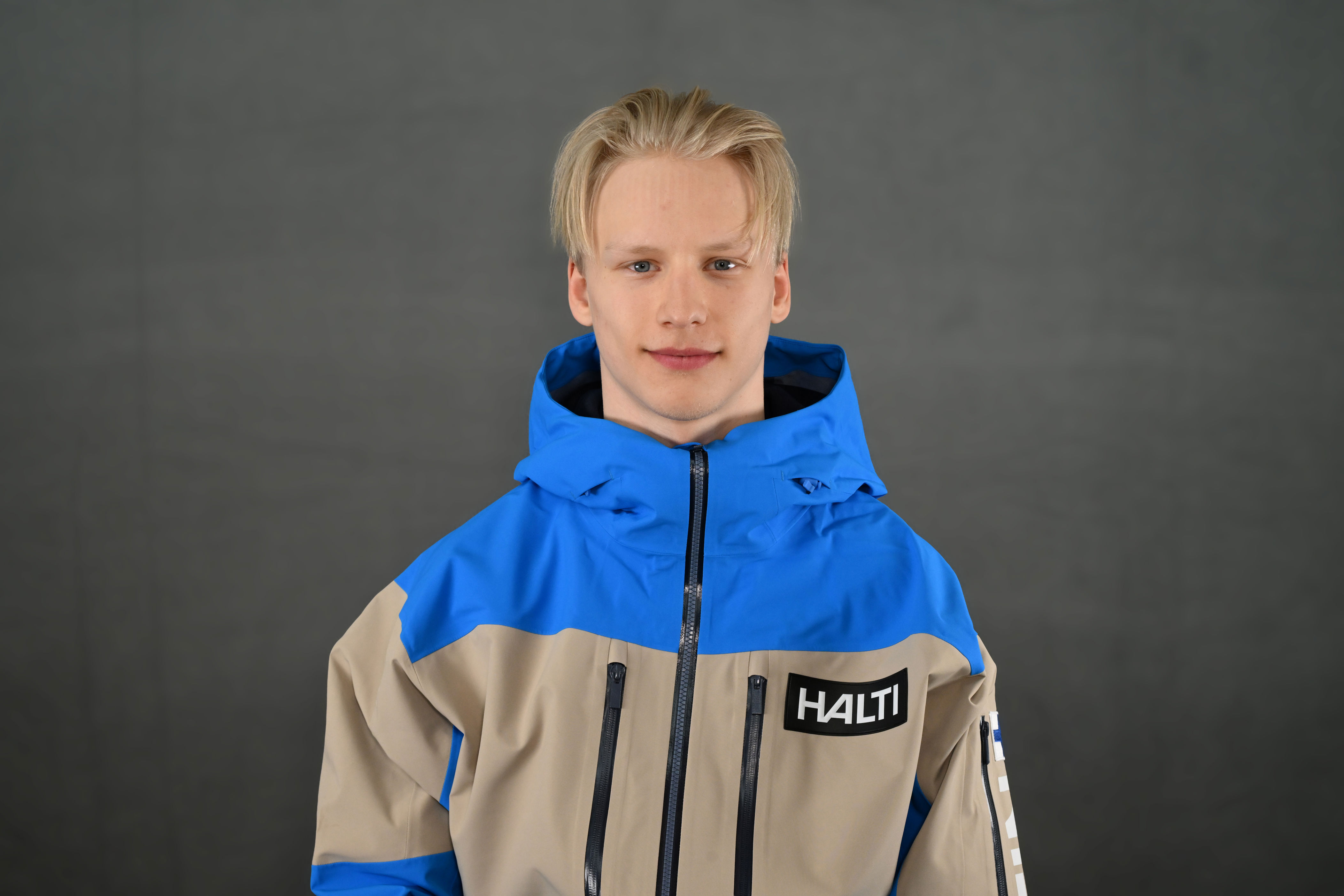 Finnish skier knocked out cold after big air crash
