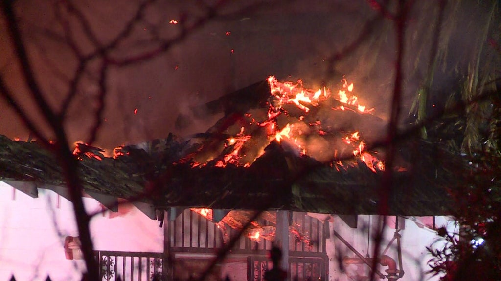 North Sacramento building vacant for decades catches fire