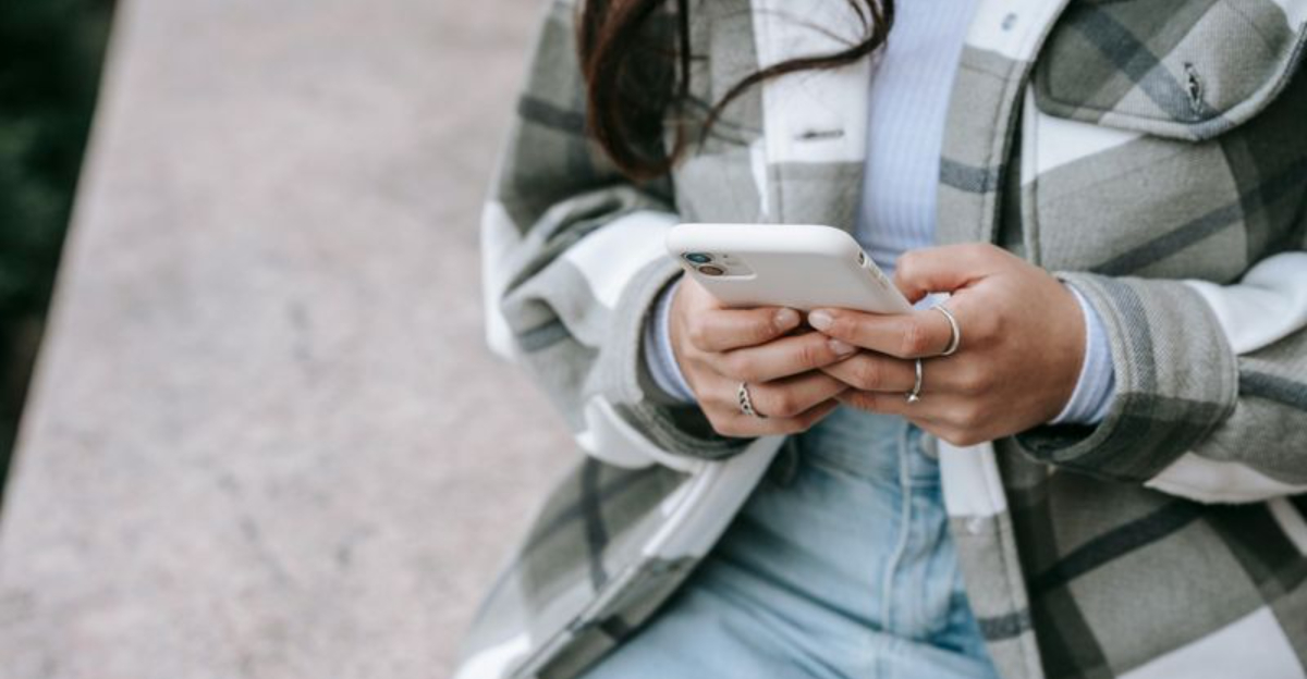 People who prefer texting over phone calls share these 9 communication ...