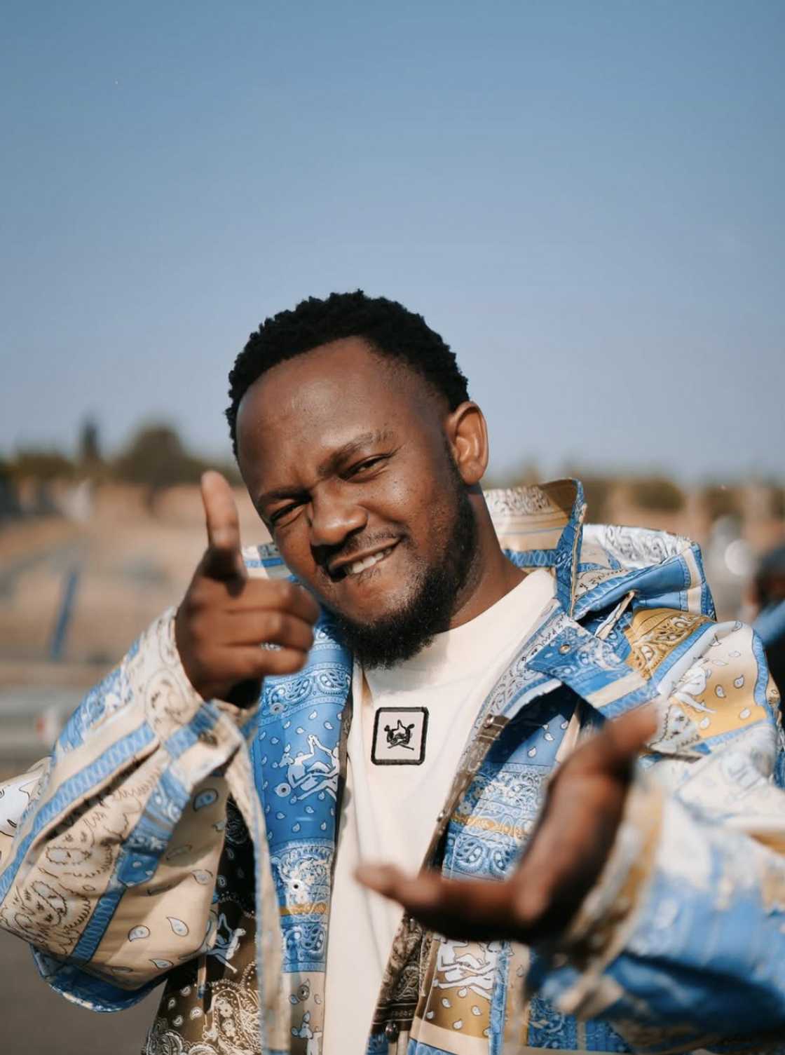 Watch this heartwarming video of Kwesta singing to a young fan