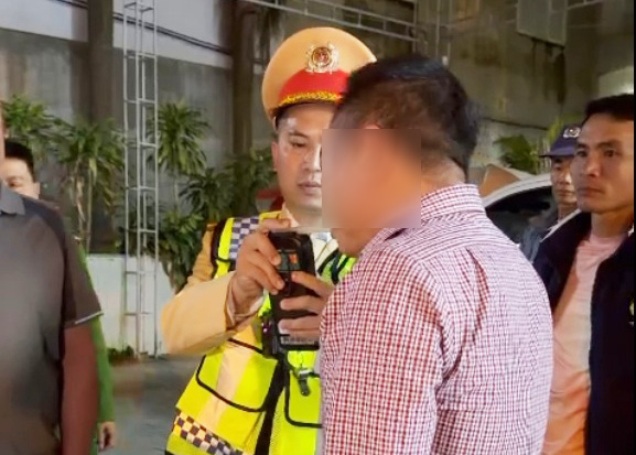 Xử phạt 35 triệu đồng tài xế vi phạm nồng độ cồn, thách thức CSGT