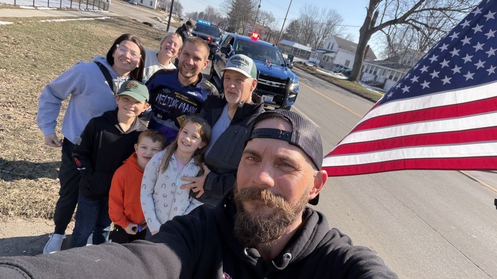 Man's running journey: Cross country trek aims to unite Americans