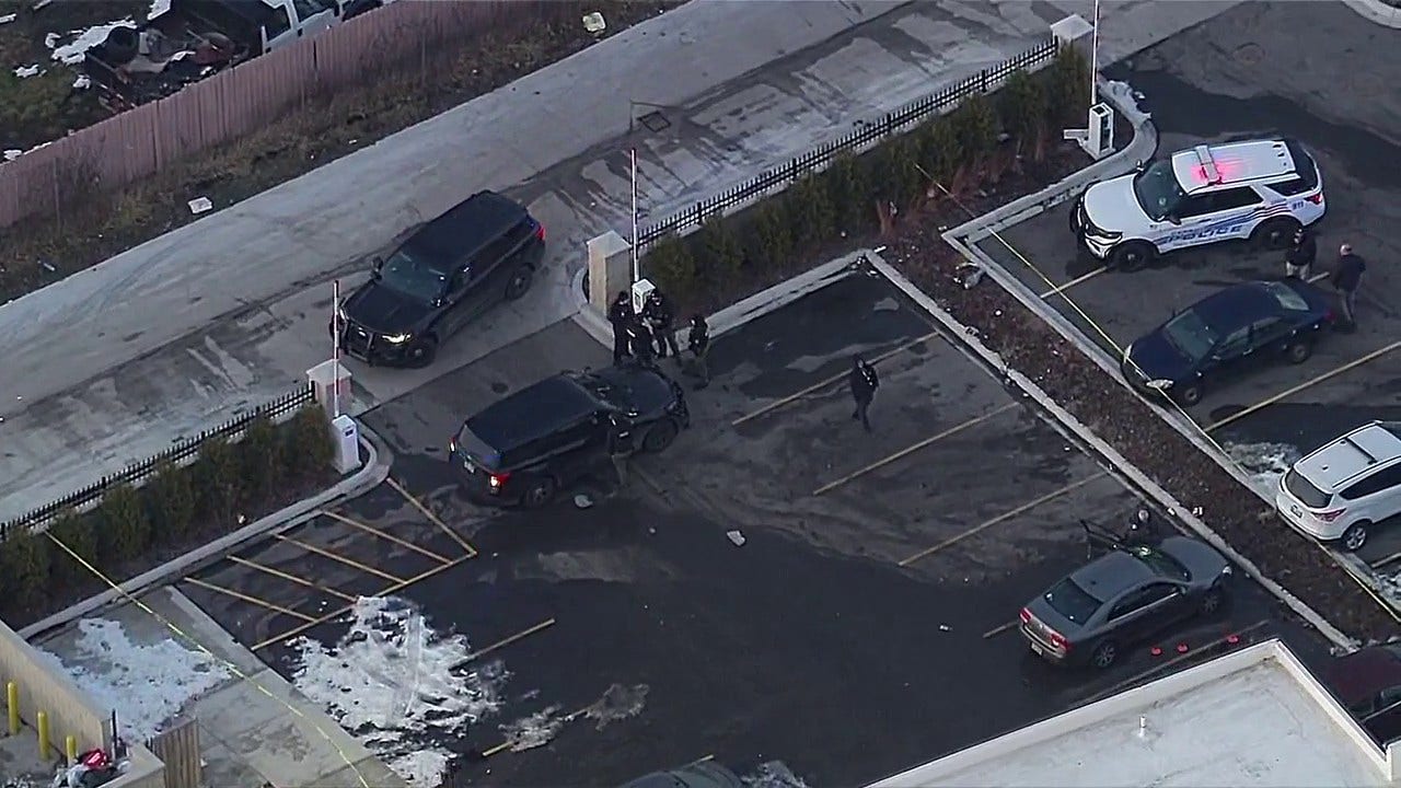 Detroit shooting in the parking lot of apartment building leaves man dead