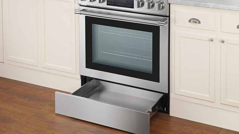 there-s-an-easy-way-to-tell-if-your-oven-s-bottom-drawer-is-for-storage