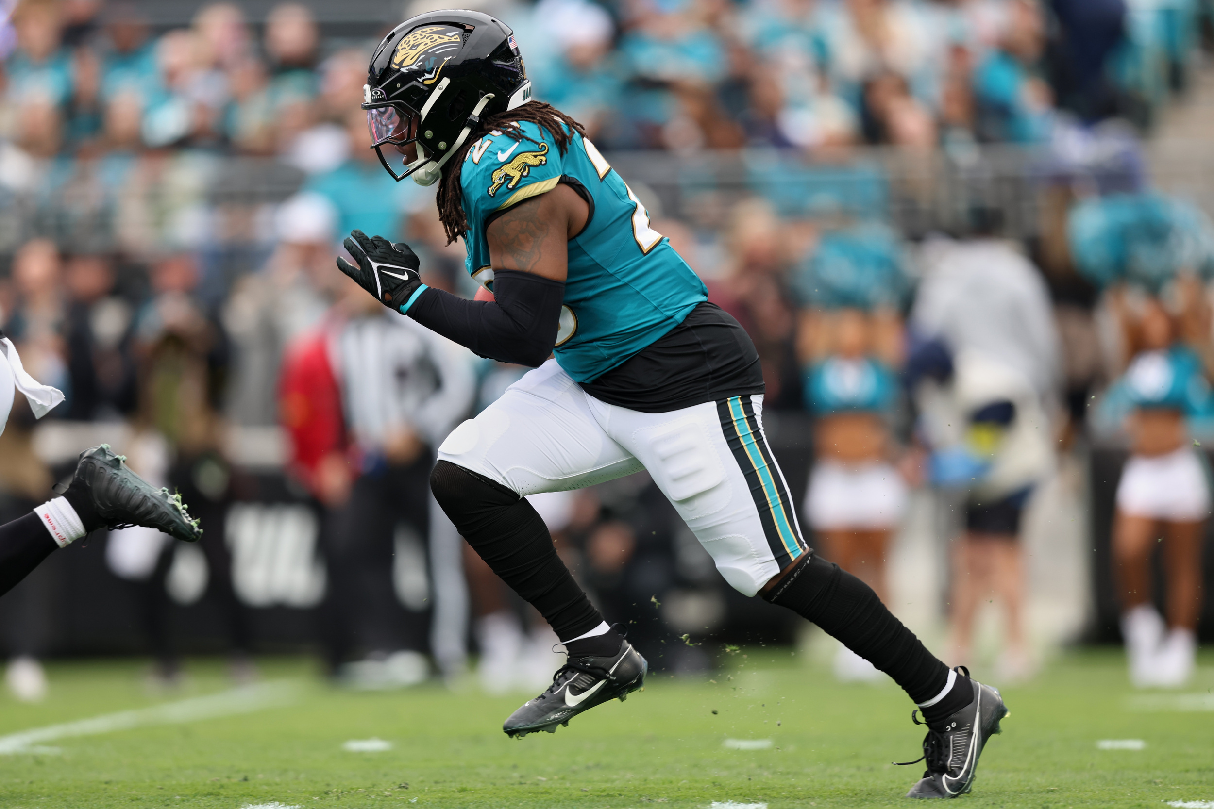 Jaguars re-sign RB DeeJay Dallas