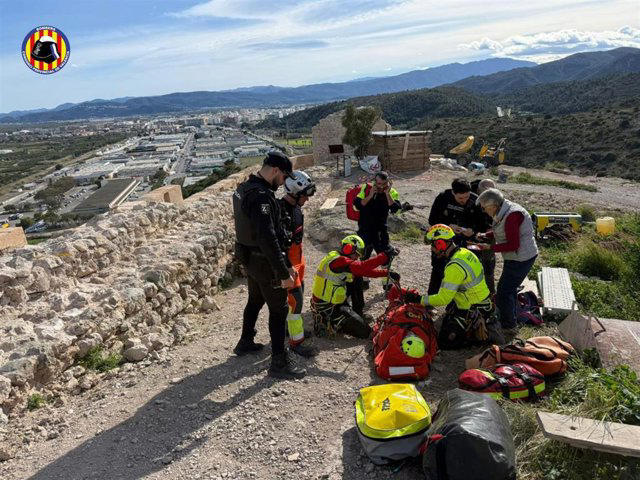 Sucesos.- Rescatan a un anciano tras sufrir una fuerte caída en una ...