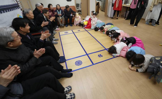 매년 헷갈리는 세배하는 법… 성별에 따라 방법도 다르다?