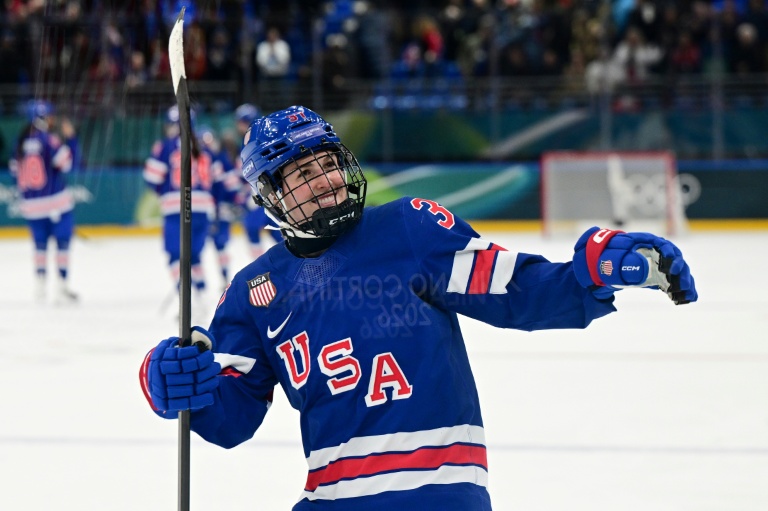 USA thrash Sweden to reach Olympic women