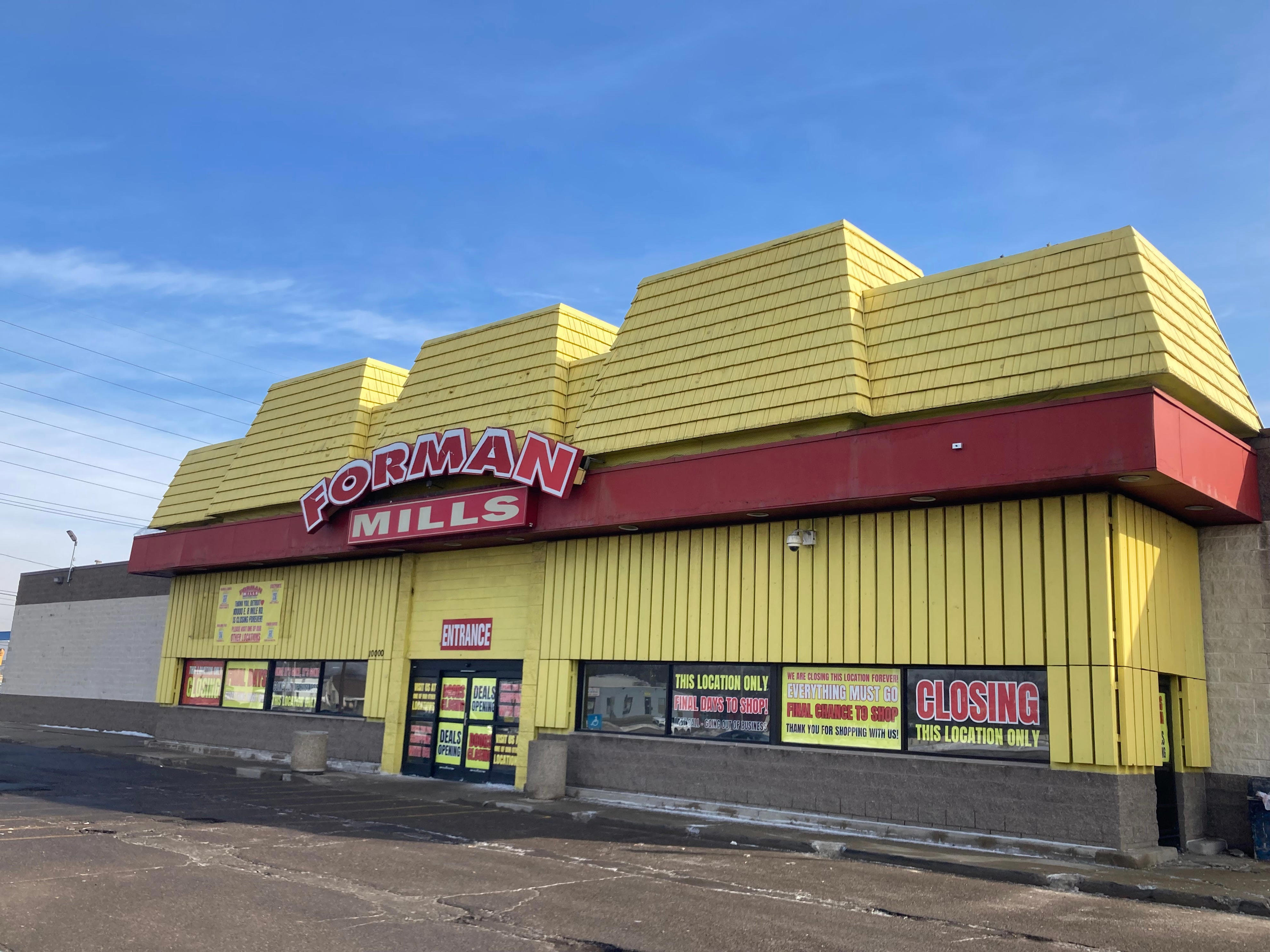 Last store closes in Moroun-owned shopping center on 8 Mile in Detroit