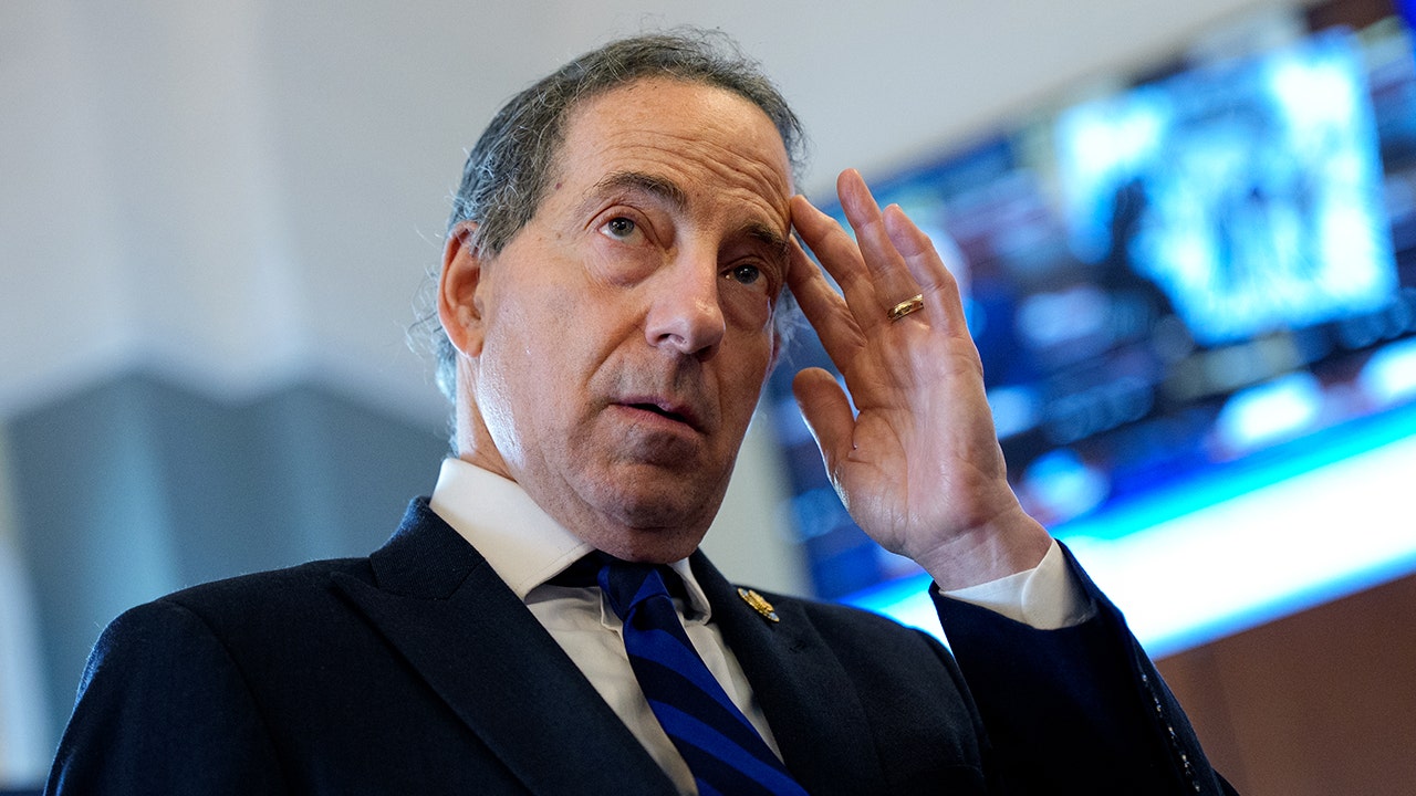 Shutdown flips ICE oversight fight as DHS moves to block surprise lawmaker visits<br>