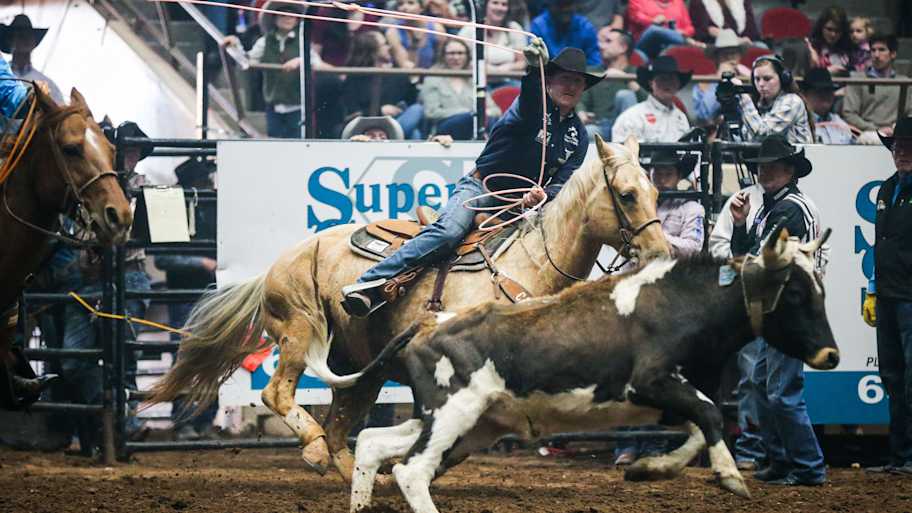 Team ropers kick off 2026 Royal Crown with wins in Buckeye