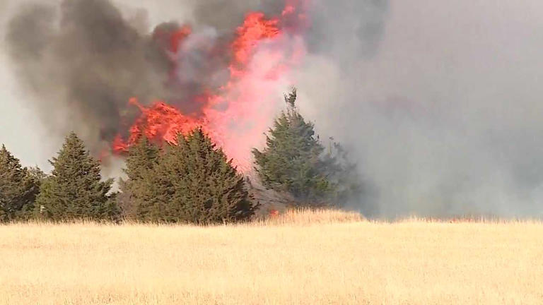 Firefighters battle wildfire south of Cedar Valley, causing heavy smoke ...
