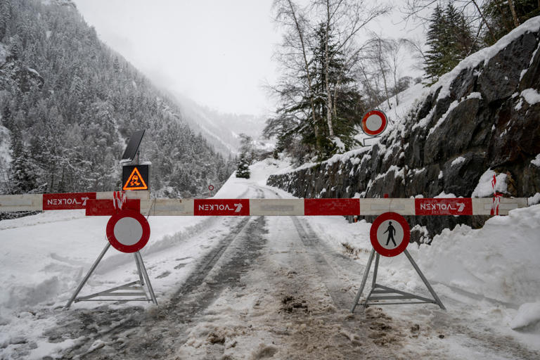 Mehrere Strassen und Zugstrecken im Wallis wegen Lawinengefahr geschlossen