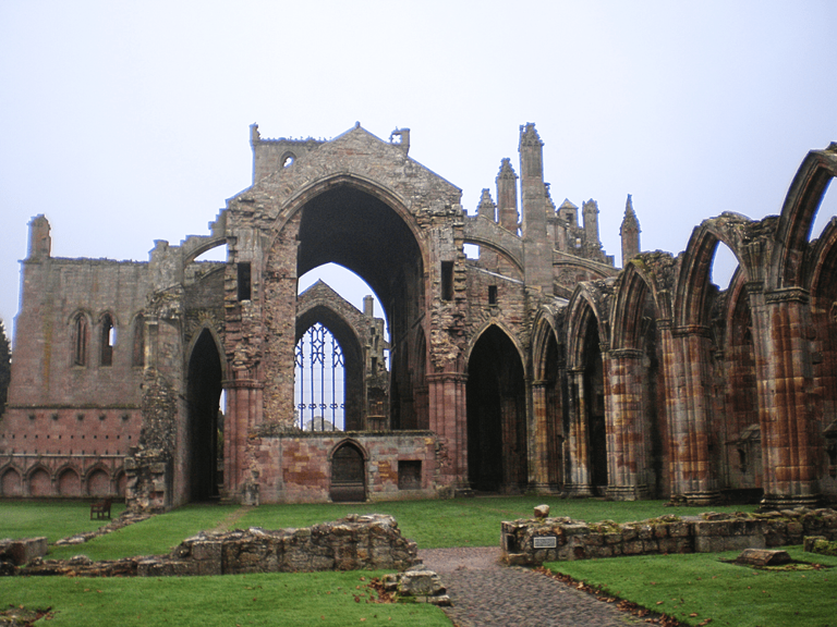 a-guide-to-melrose-abbey-must-see-historic-ruins-near-edinburgh-scotland