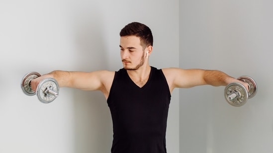 Orthopaedic surgeon rates popular shoulder exercises: 'Poor form or too ...