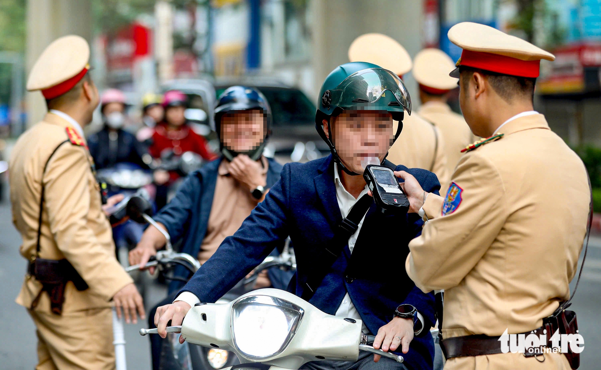 Đồng loạt kiểm tra nồng độ cồn sáng mùng 1, xử lý nghiêm vi phạm