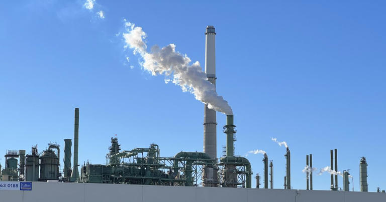 Oil-rich California relies on fuel imported from the Bahamas as gas ...