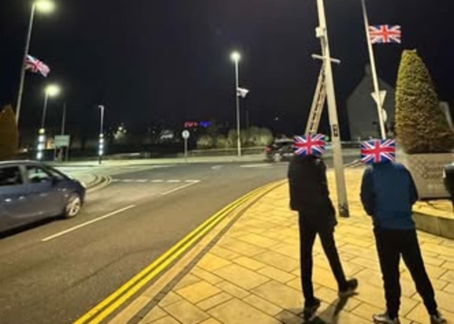 Loyalists urged to 'raise the flag' after PSNI signal paramilitary ...