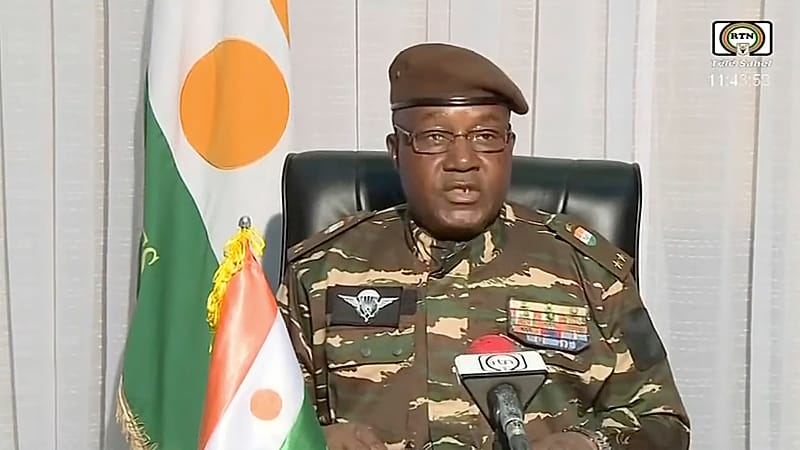 Le général Abdourahamane Tiani prononçant un discours le 28 juillet à Niamey, au Niger