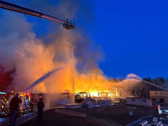Firefighters battle large apartment fire in Union