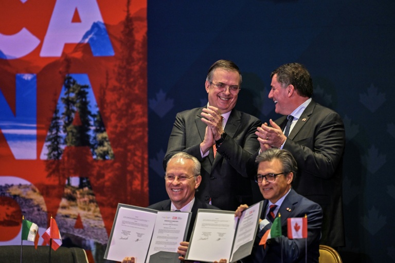 Killings cast shadow over major Canadian business visit to Mexico<br>