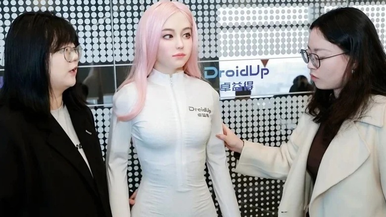 This new Chinese robot brings the uncanny valley to your home