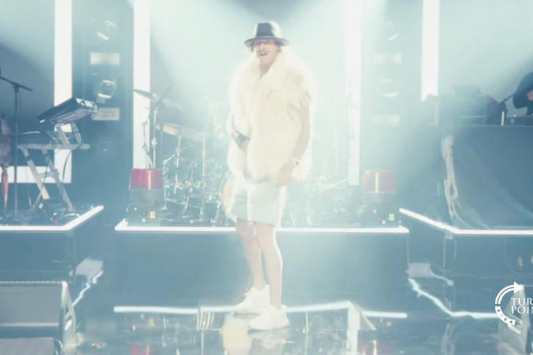 Bill Maher texted Kid Rock after halftime show with 14-word question ...