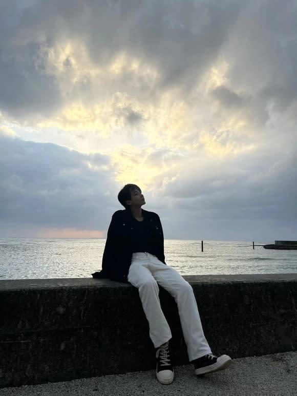 SEVENTEEN ジョンハン、沖縄での記念ショットが話題! 久々のインスタ