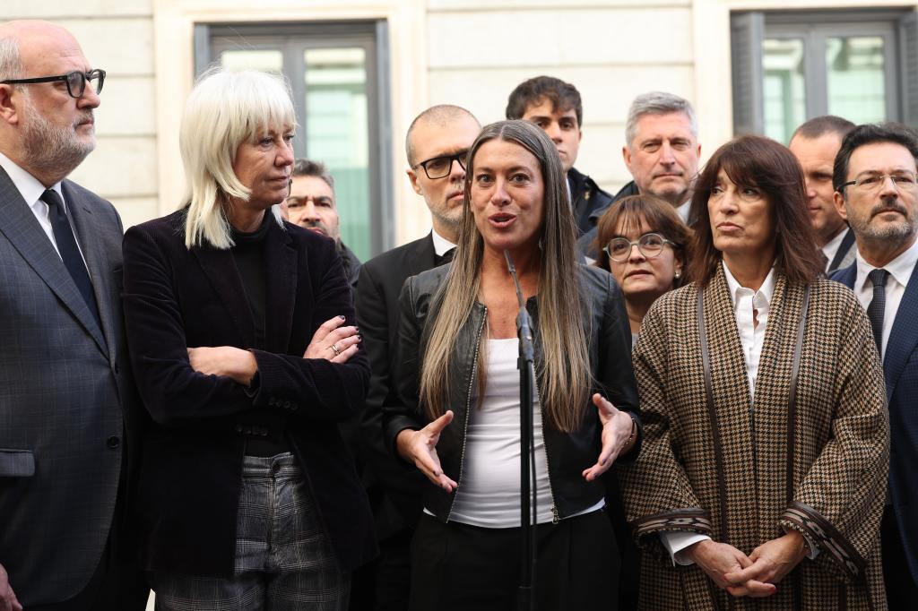 Junts rechaza la propuesta de Vox para prohibir el burka y registra una ...