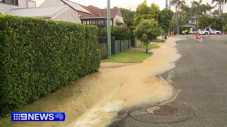 Burst water pipe causes chaos in Brisbane's east