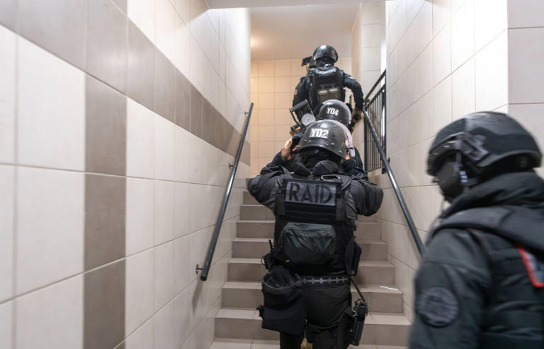 Il menace l’IA « pour tester », est signalé au FBI et reçoit une visite ...