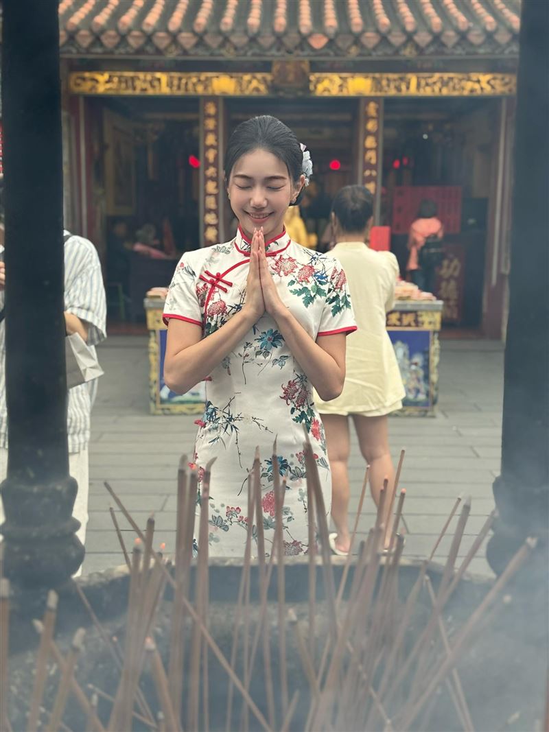 張家寧大年初一發美照! 網狠酸欠錢過年 猛烈炮火席捲留言板