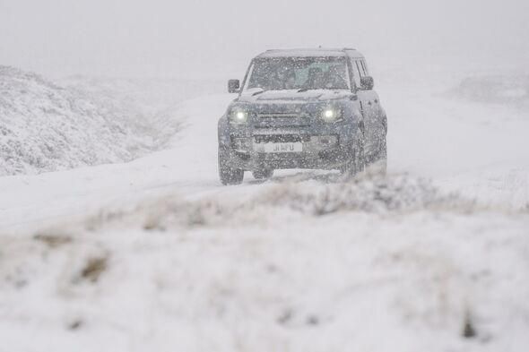 Met Office issues 14-hour snow warning for 4 UK regions - full list