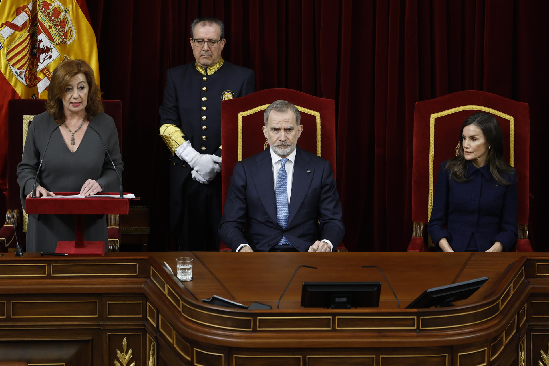 El rey defiende que "la mejor manera de conmemorar la Constitución" es ...