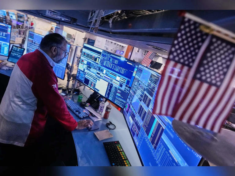 Nasdaq and S&P 500 fall today as tech stocks drop and AI worries grow