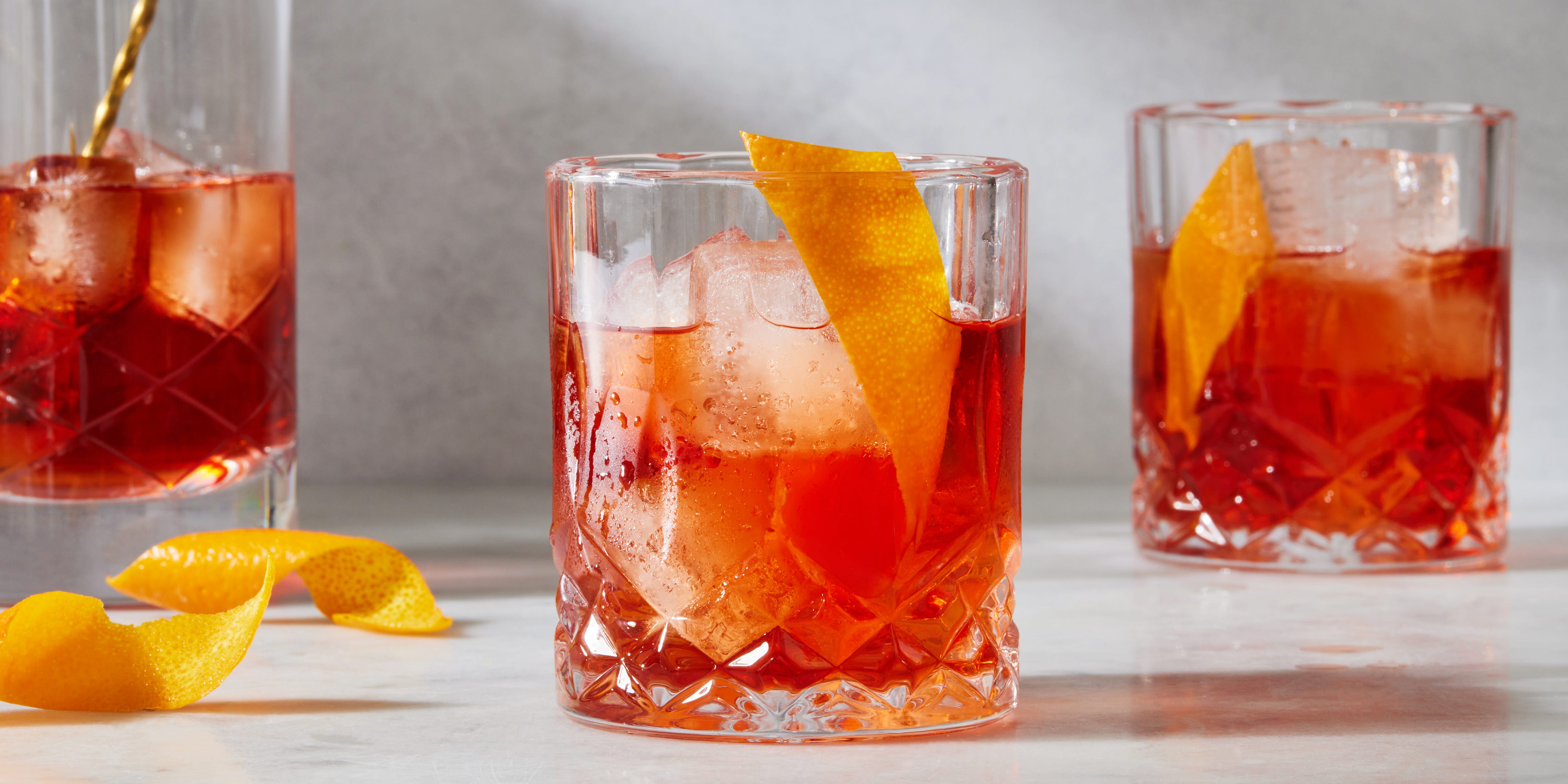 37 classic cocktails every home bartender should know