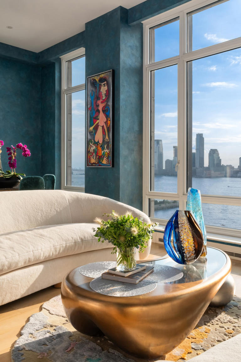 Curated visual reference: Visual Reference: Netflix Star Julia Haart Has Sold Her Nyc Penthouse For