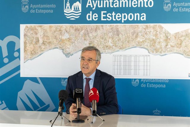 El alcalde de Estepona presenta una serie de medidas que posibilitan ...