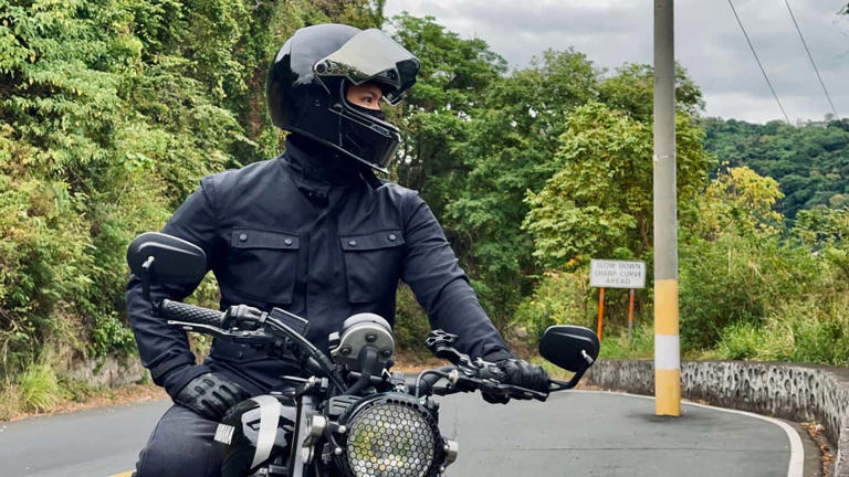 This outfit from Pando Moto proves you can ride safe and look good doing it