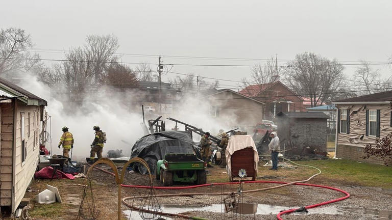Crews respond to structure fire Tuesday morning in Kanawha County
