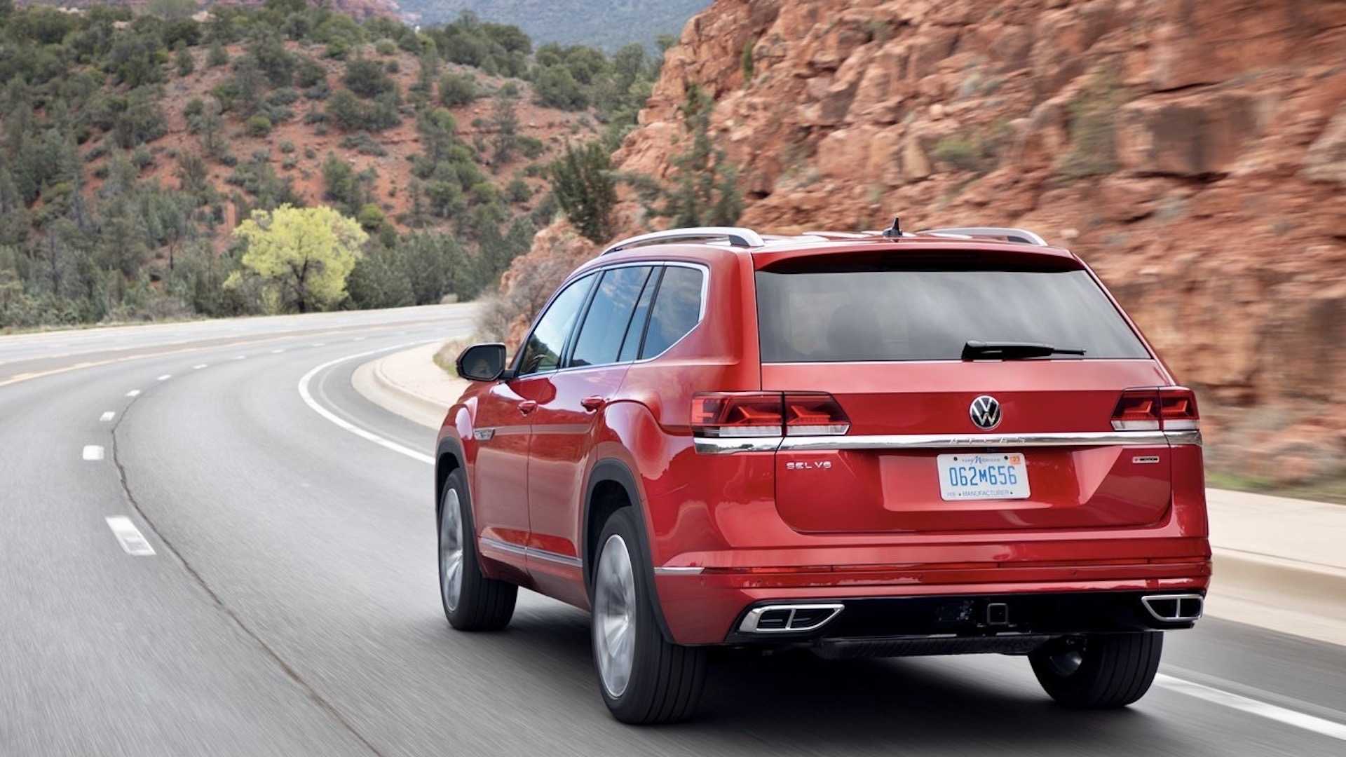 2021 Volkswagen Atlas rear, three-quarter