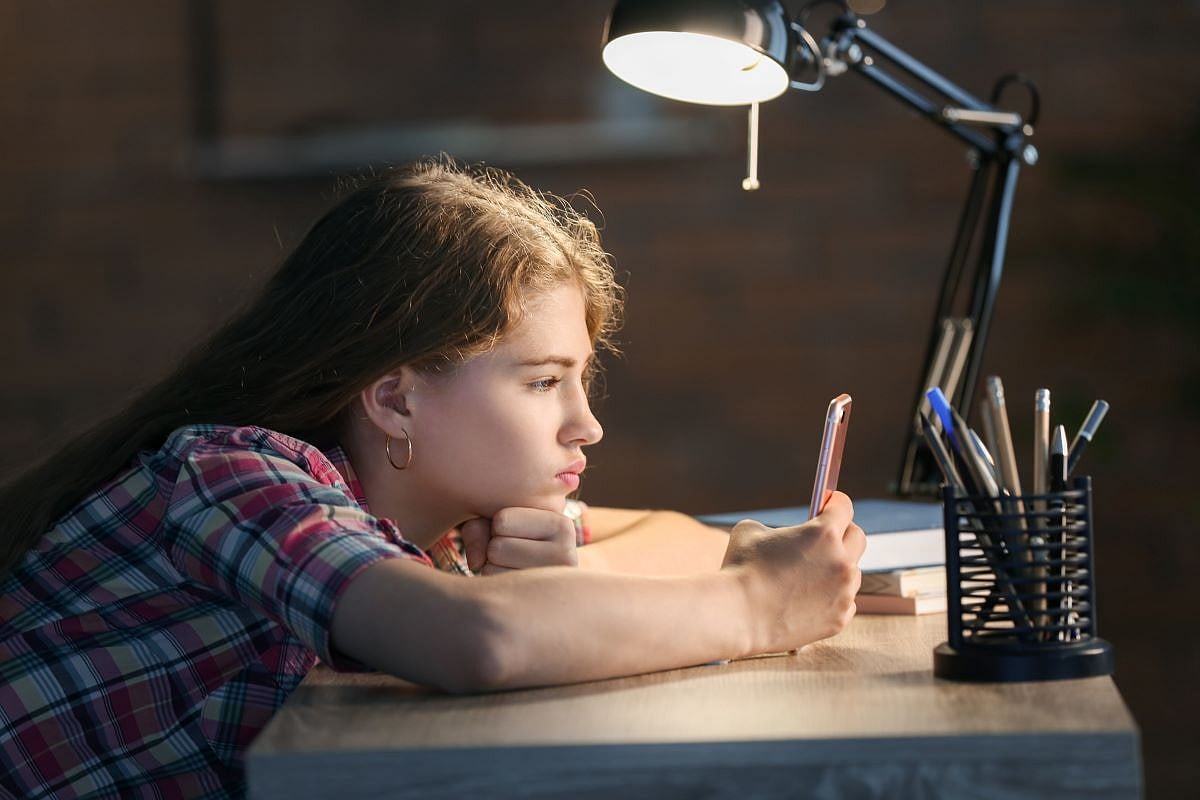 Smartphones are wrecking teens' sleep, study says