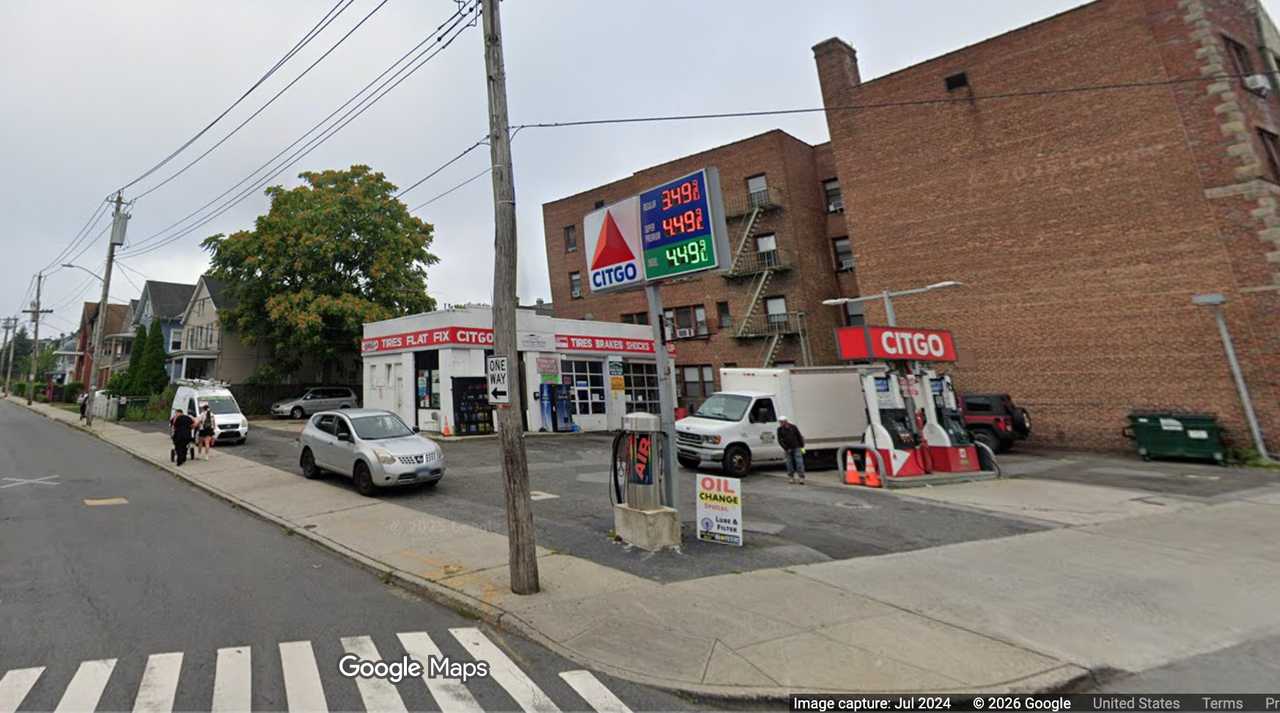 Armed robbery at gas station ends in 2 arrests in Westchester: Police