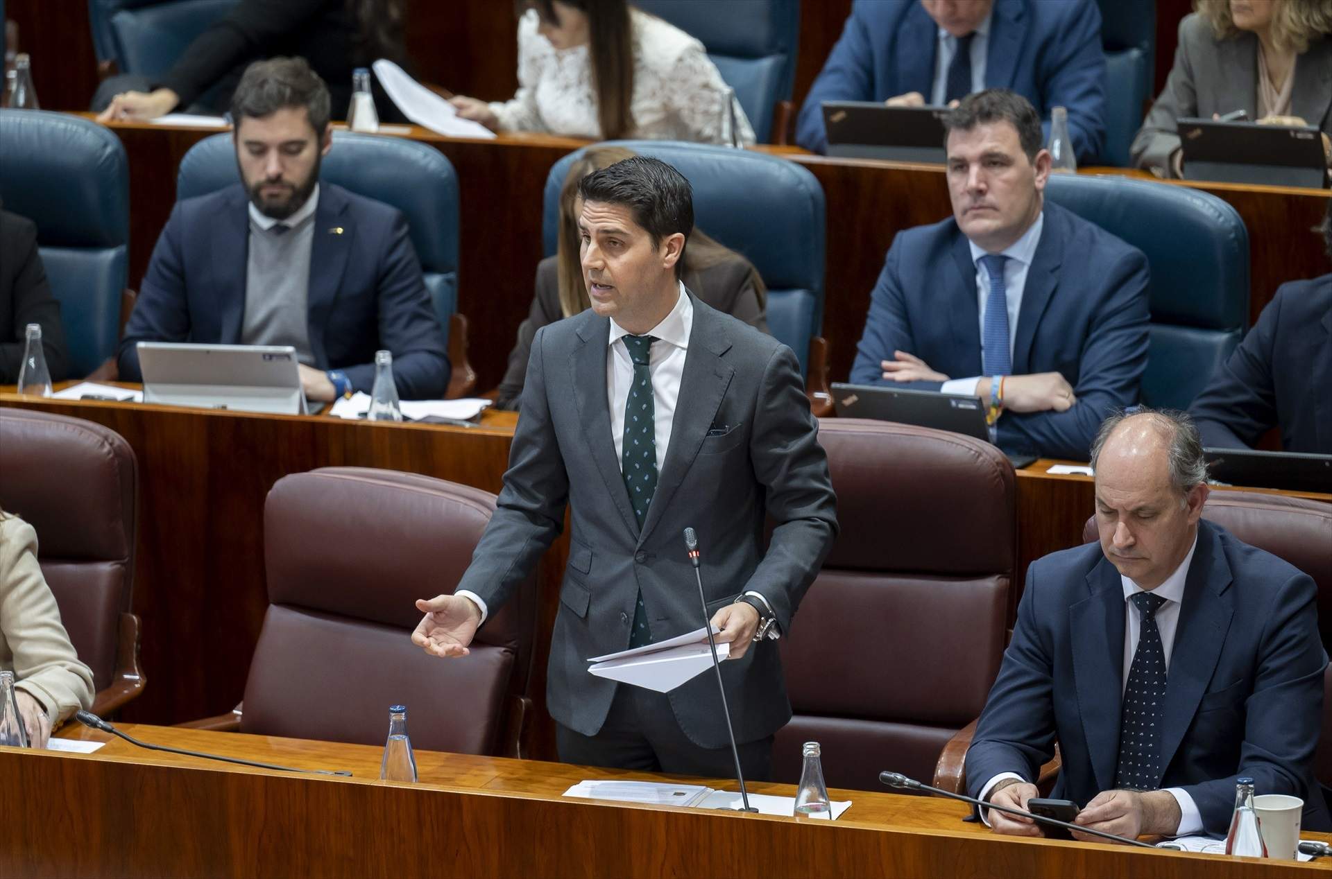 Terremoto en el gobierno de Ayuso: cesa al consejero de Educación y ...